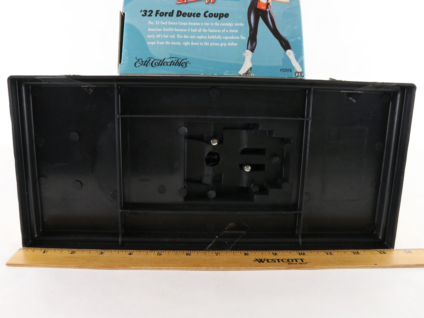 1932 '32 Ford Deuce Coupe Yellow American Graffiti ERTL 1:18 Diecast Model 32078
