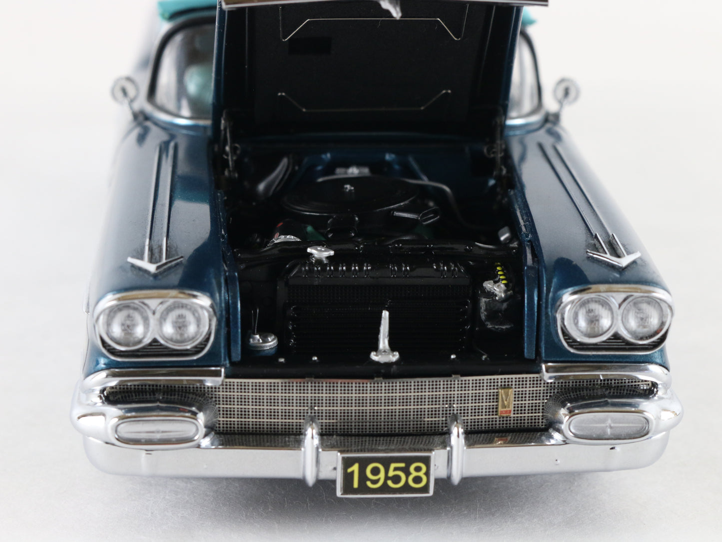 1958 Pontiac Bonneville Convertible Turquoise Danbury Mint 1:24 Model Car