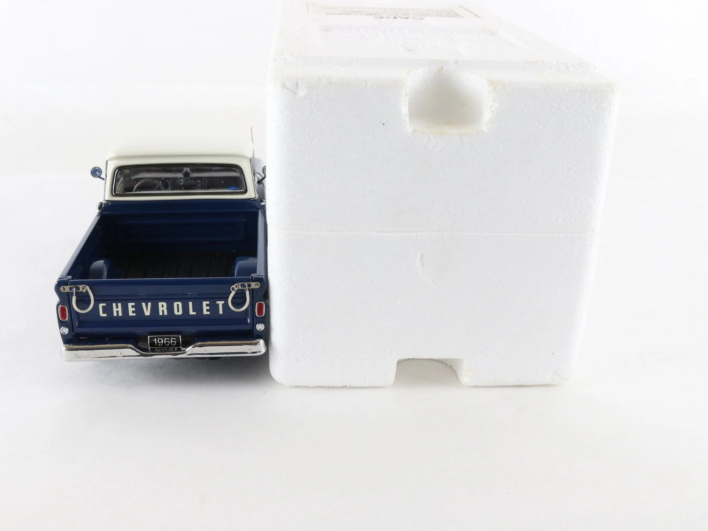 1966 Chevrolet C10 Pickup Truck Blue White Danbury Mint 1:24 Diecast Model