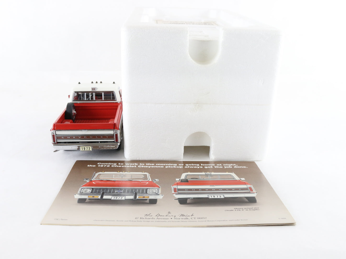 1972 Chevrolet Cheyenne Pickup Truck Red White Danbury Mint 1:24 Diecast