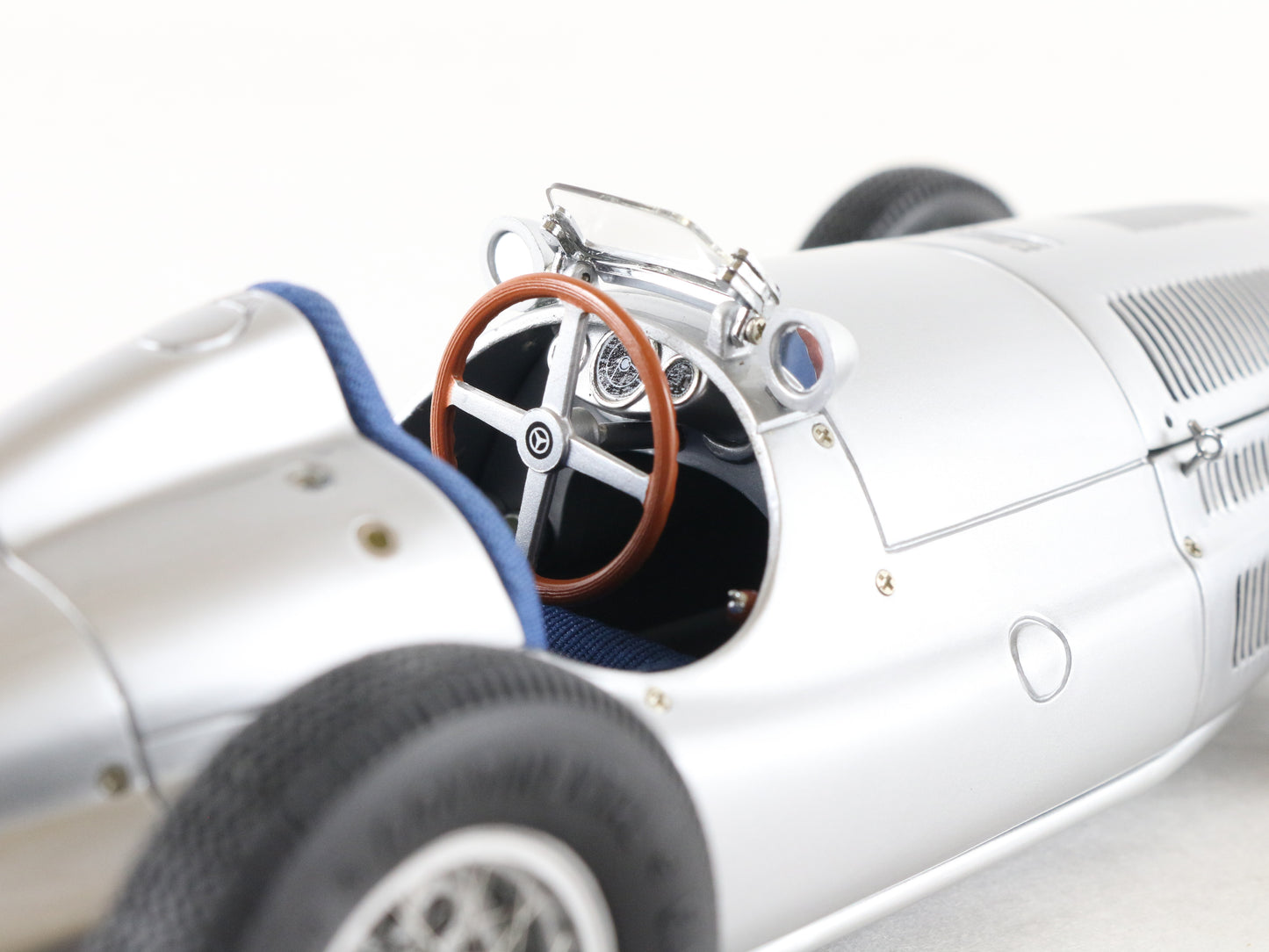 1939 Mercedes Benz W165 Der Grobe Sieger Von Tripolis CMC 1:18 M-018 Model Car