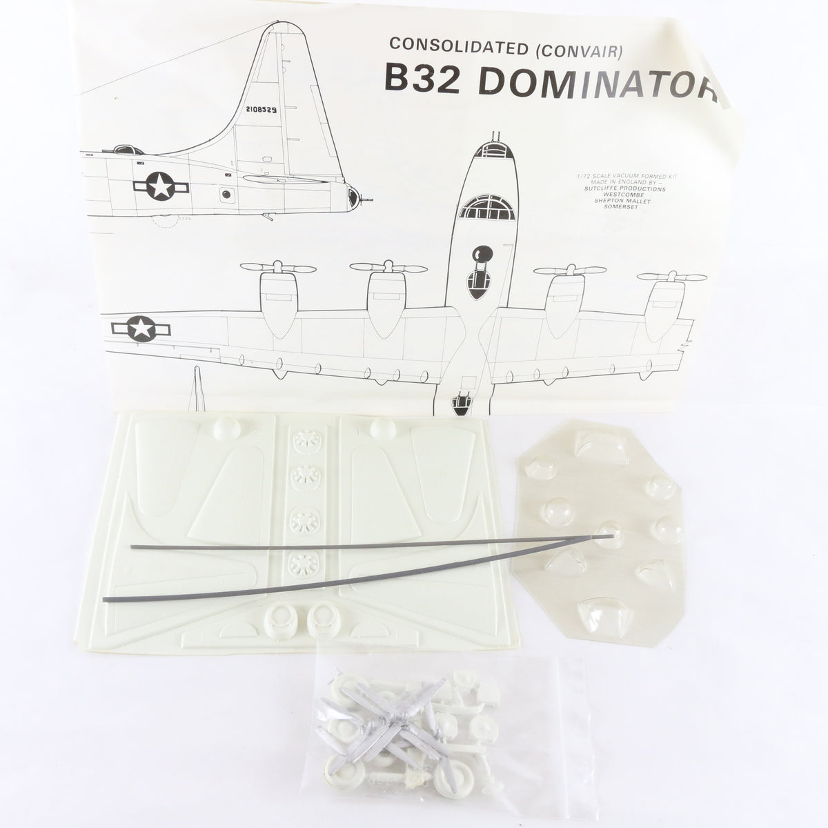 Convair B32 Dominator Heavy Bomber Contrail Model Aircraft 1:72 Plane Kit