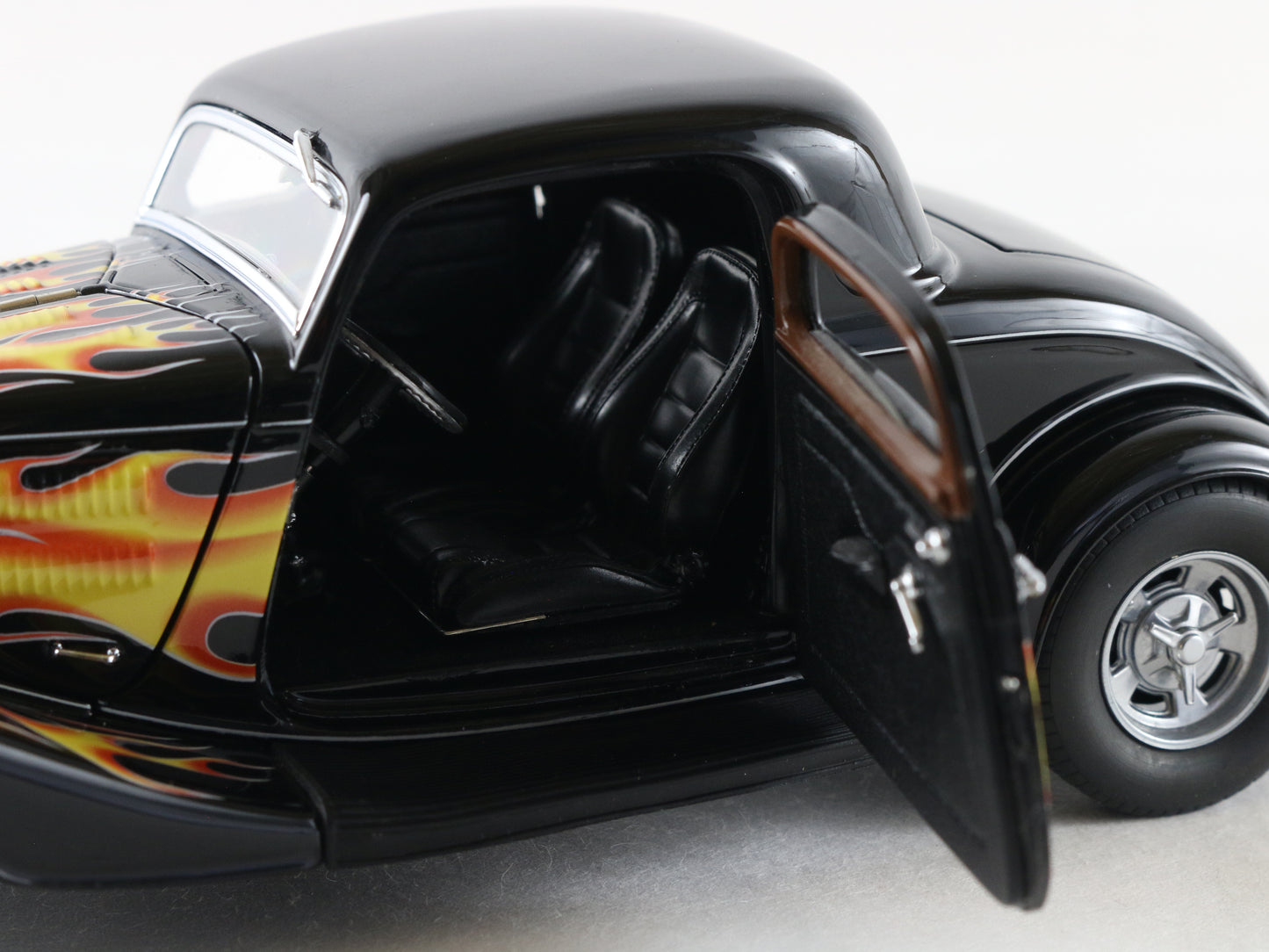 California Kid 1934 Ford Coupe Black W/ Flames Danbury Mint 1:24 Model Car