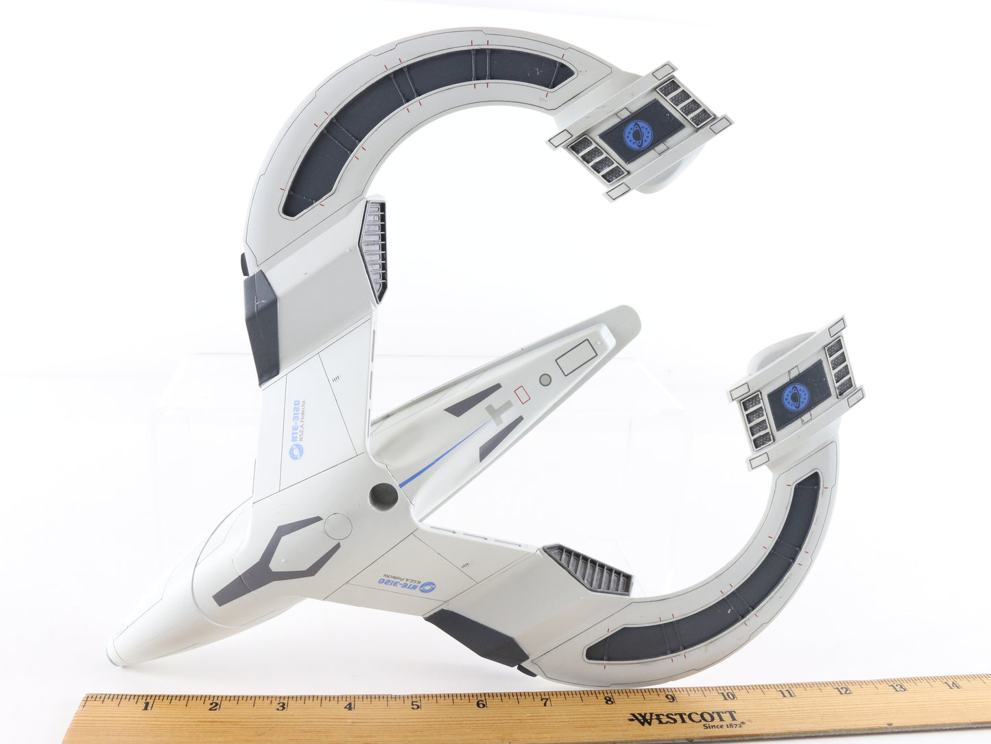 Galaxy Quest NSEA Protector Built Spaceship Nte-3120 1/400 Pegasus Hobbies