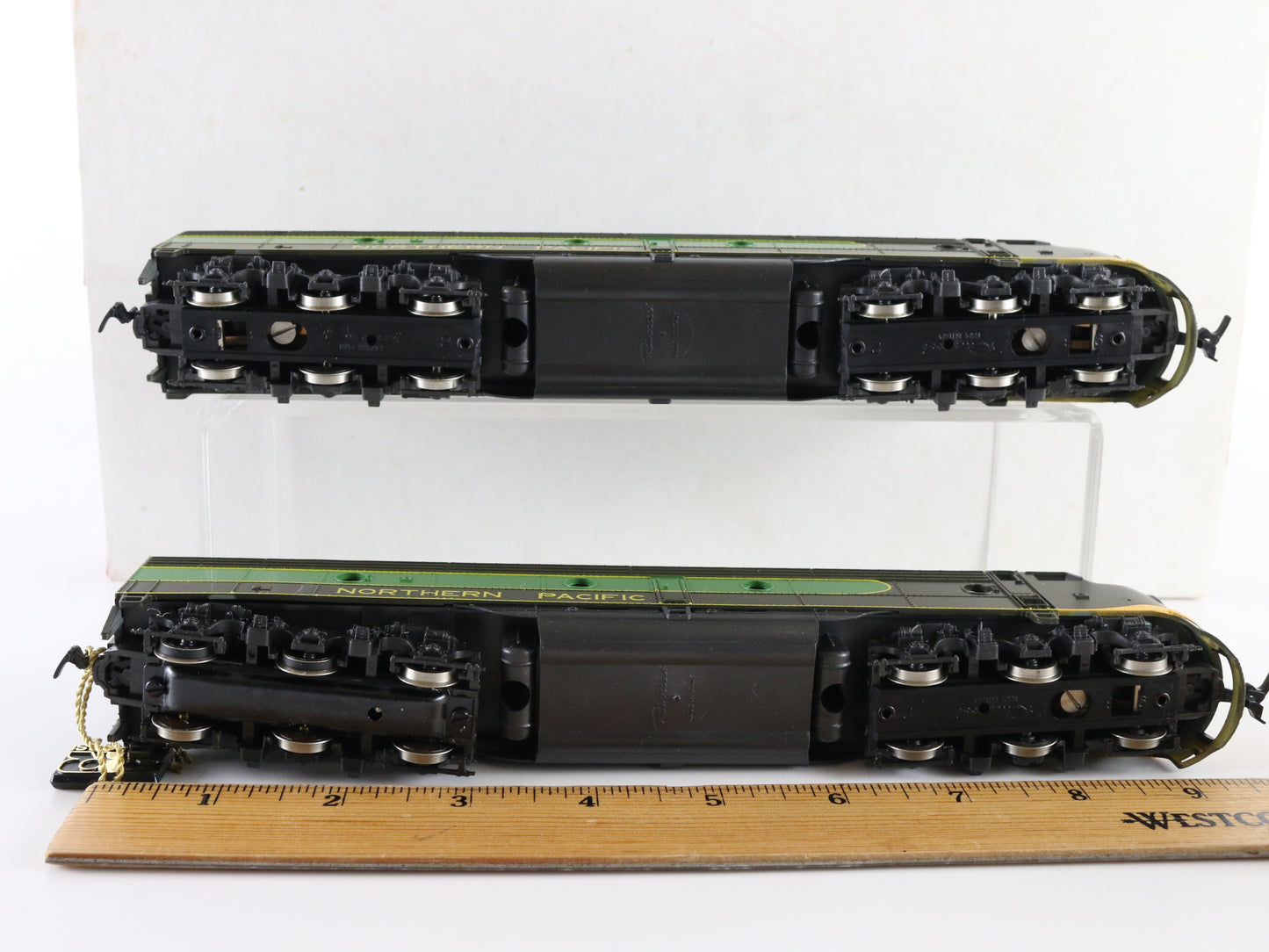 Rivarossi HO Northern Pacific EMD E8 Diesel Locomotives Set of 2