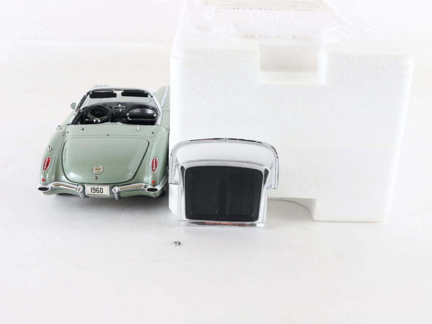 1960 Chevy Corvette Green White Convertible Limited Danbury Mint 1:24 2505