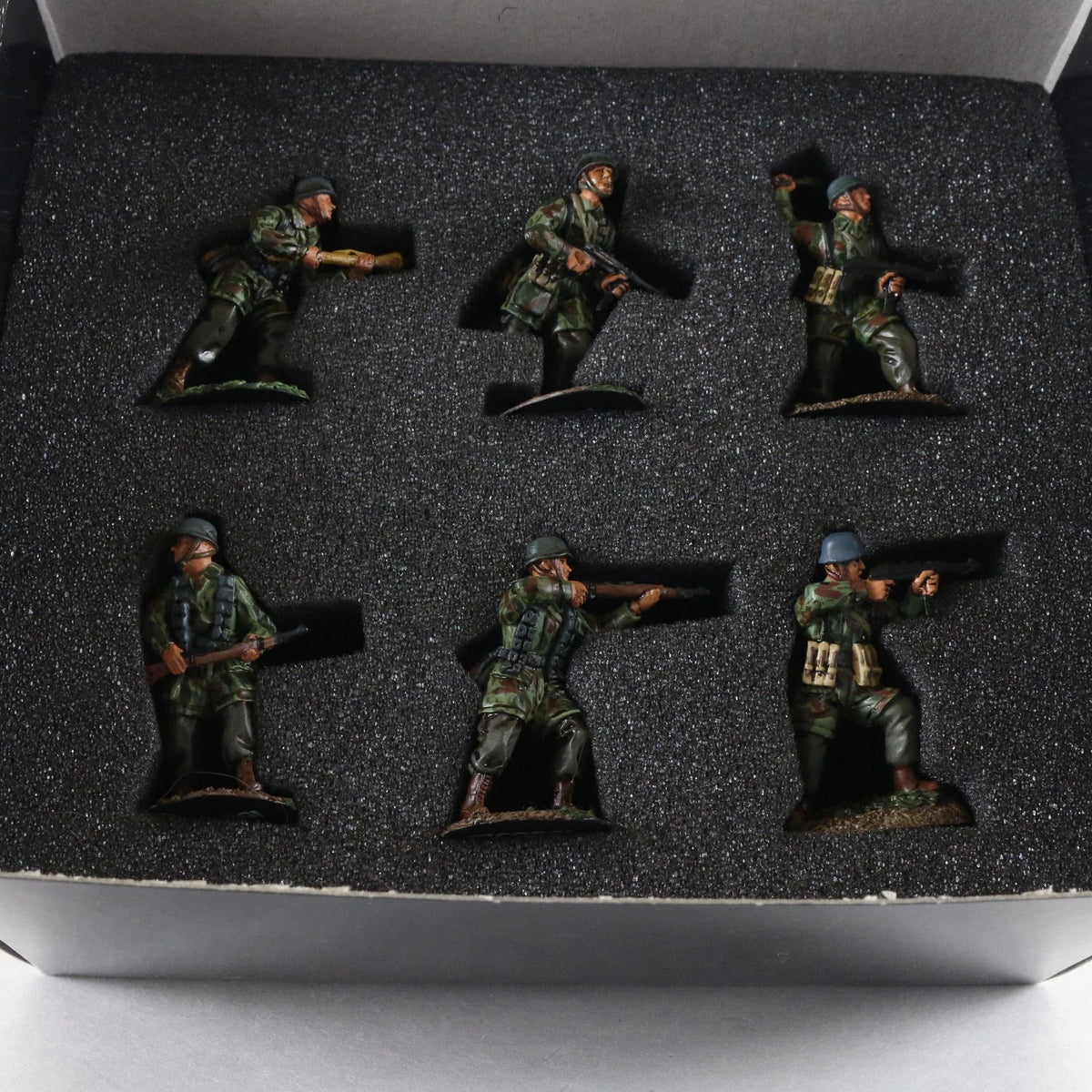WW2 German Paratroopers Forward March Corgi 1:50 530/2000 US59009 Metal