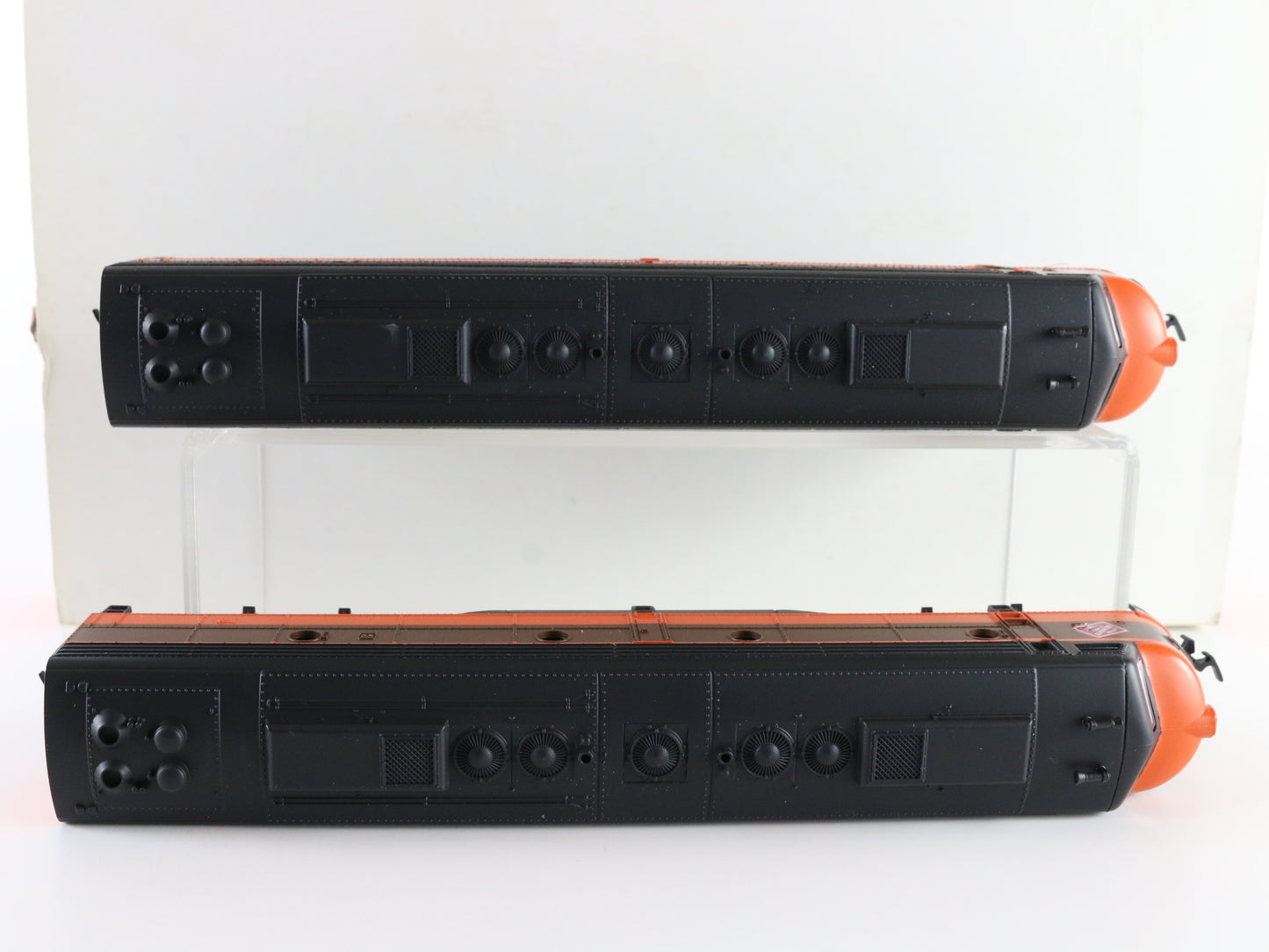 Rivarossi HO Milwaukee Road EMD E8 Diesel Locomotives AA Set