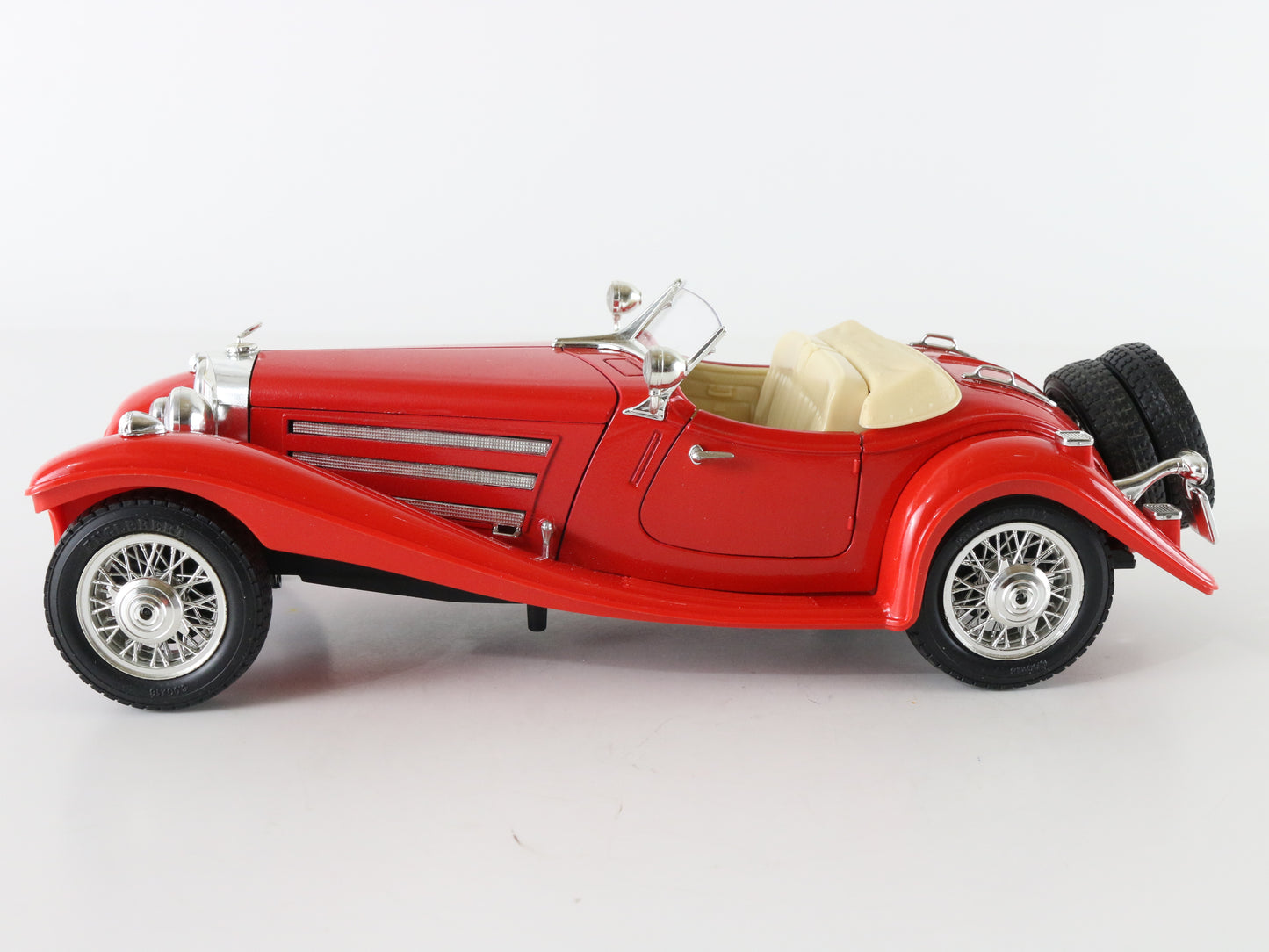 1936 Mercedes Benz 500 K Roadster Red Bburago 1:20 Model Car 3020