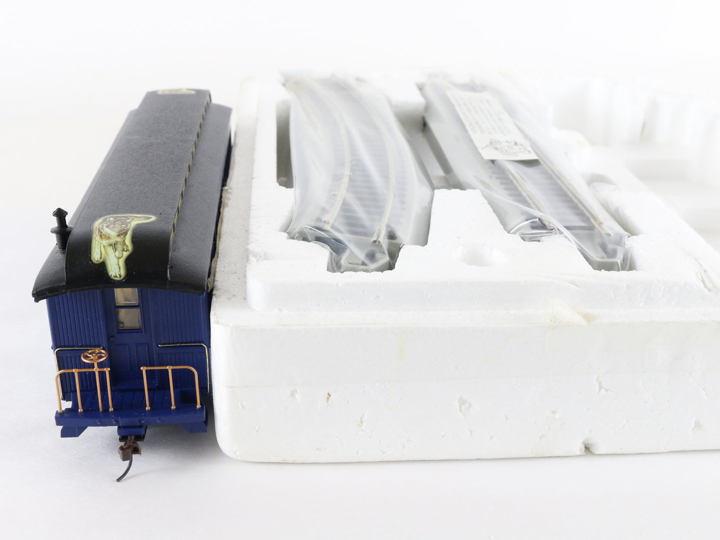 Hawthorne Village HO Al Agnew Wolf Wanderers Coach Passenger Car W/ Track