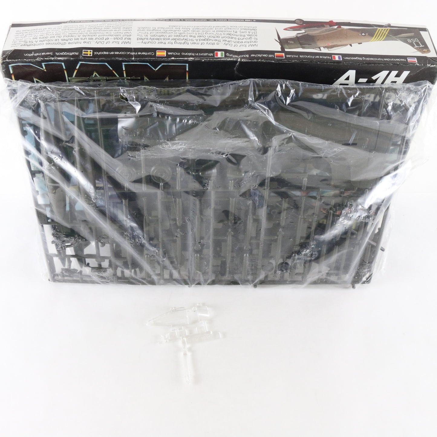 A-1H Skyraider Attack Plane Nam Tour Of Duty Monogram 1:48 Model Kit 5454