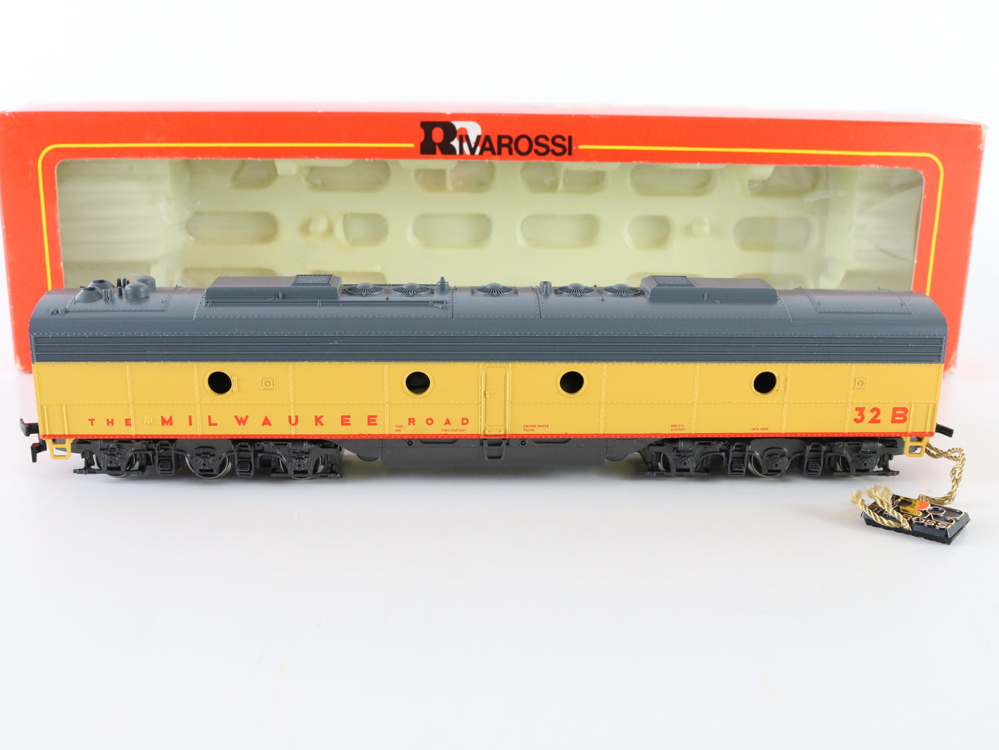 Rivarossi HO Milwaukee Road 32b EMD E8B Diesel Dummy Locomotive