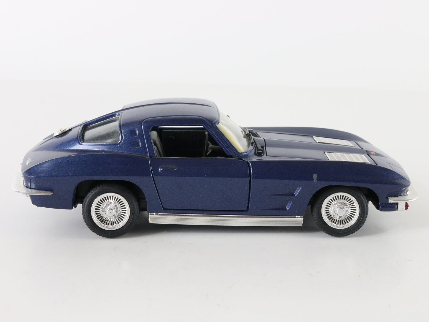 1963 '63 Chevy Corvette Stingray Blue Revell 1:24 Metal Model Car