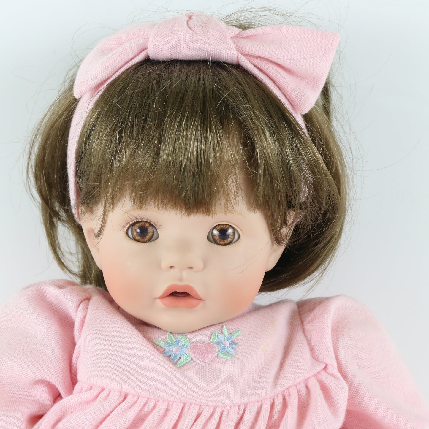 Mommy Loves Me Brown Haired Girl Susan Wakeen Exclusively Yours 19" Vinyl Doll