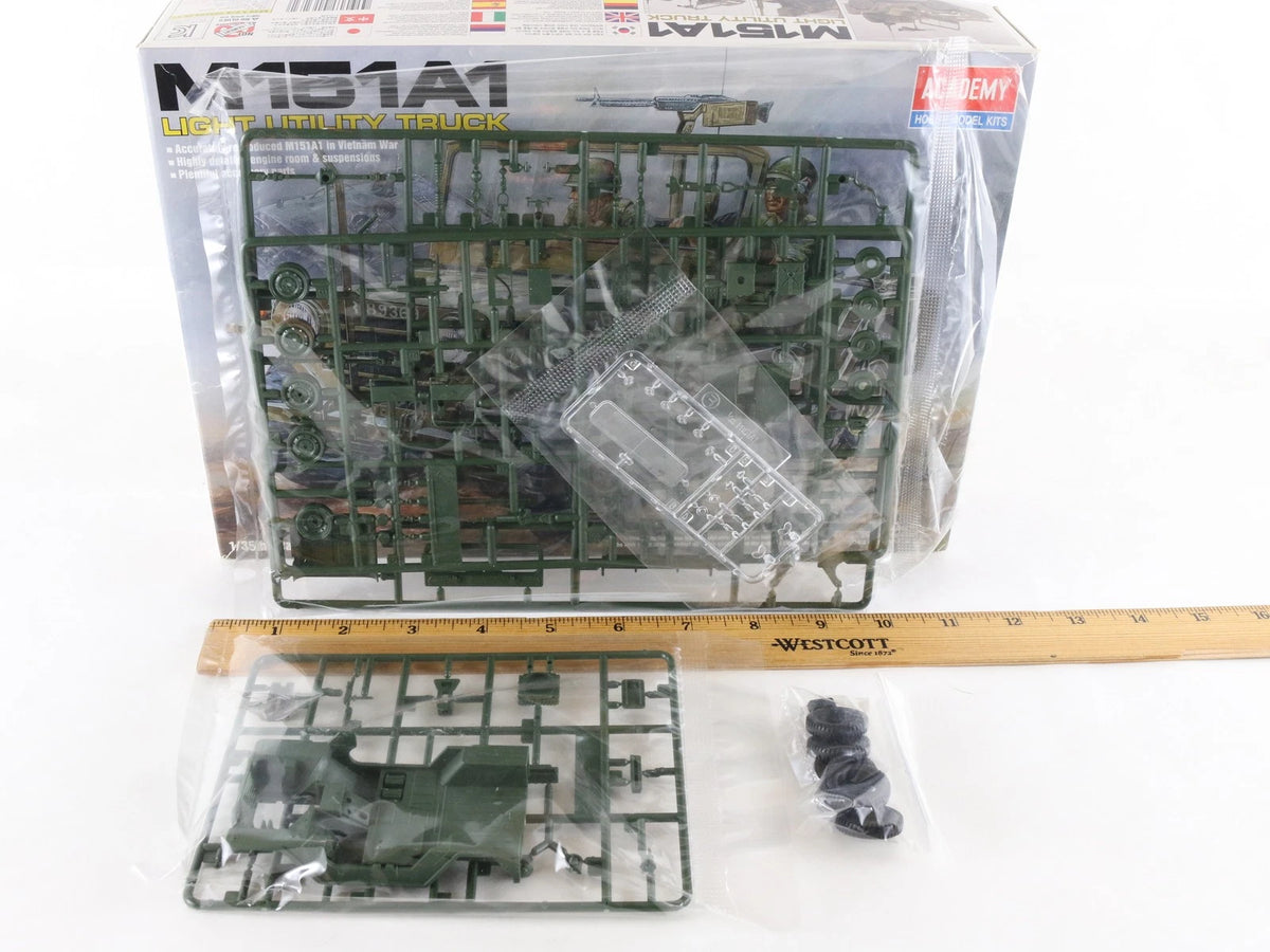 M151A1 Mutt Light Utility Truck Ford Academy 1:35 1323 CA194-12000 Military Kit