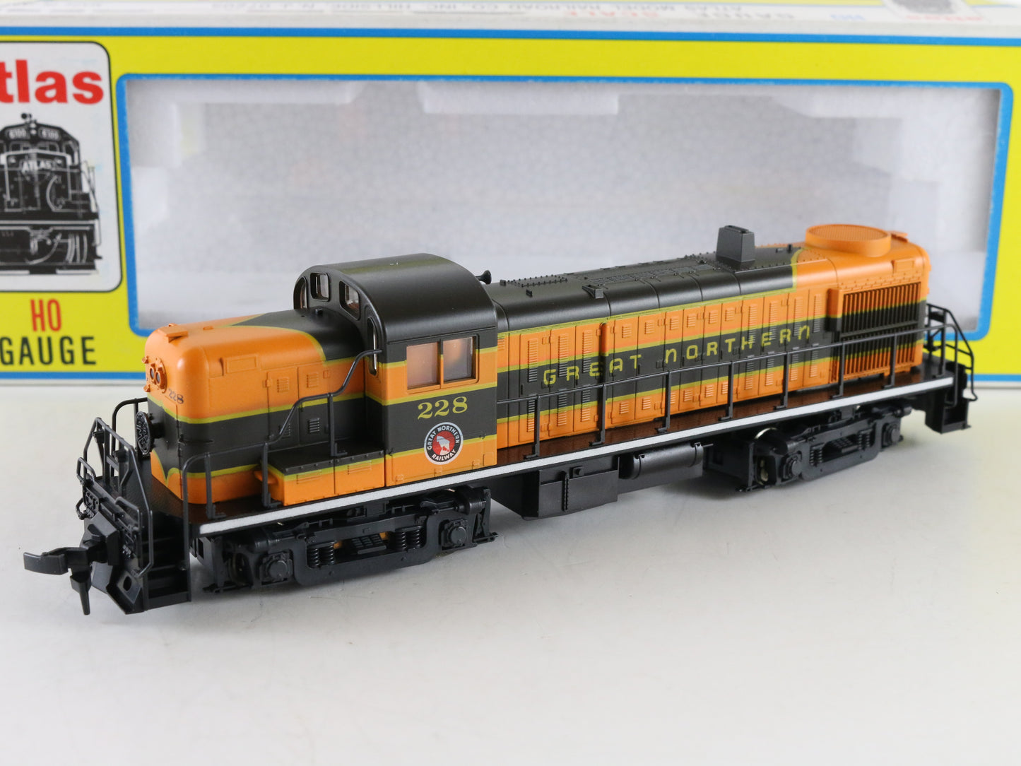 Atlas HO Great Northern 228 RS3 Diesel Locomotive Engine