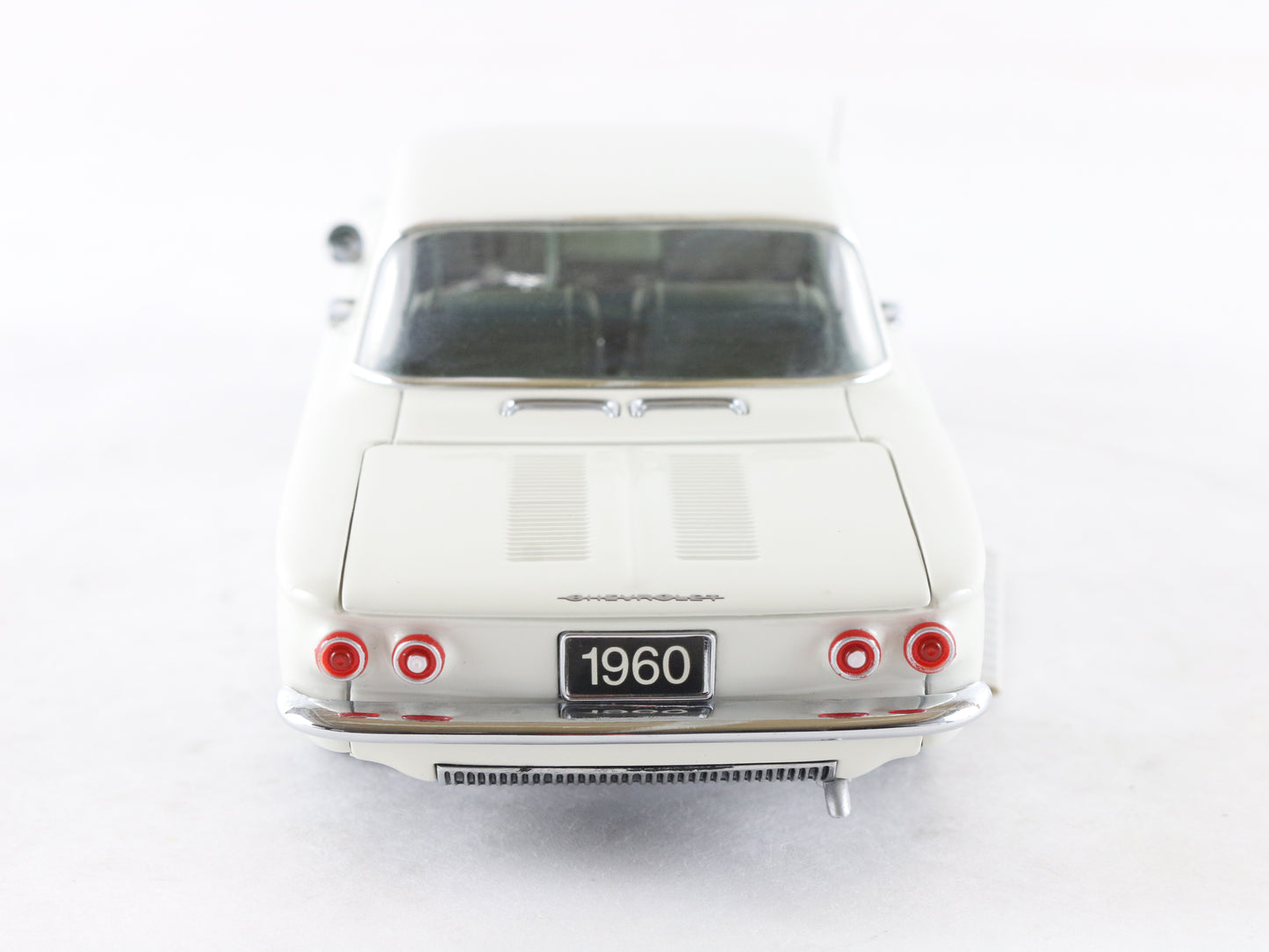 1960 Chevrolet Corvair White Franklin Mint 1:24 Model Car