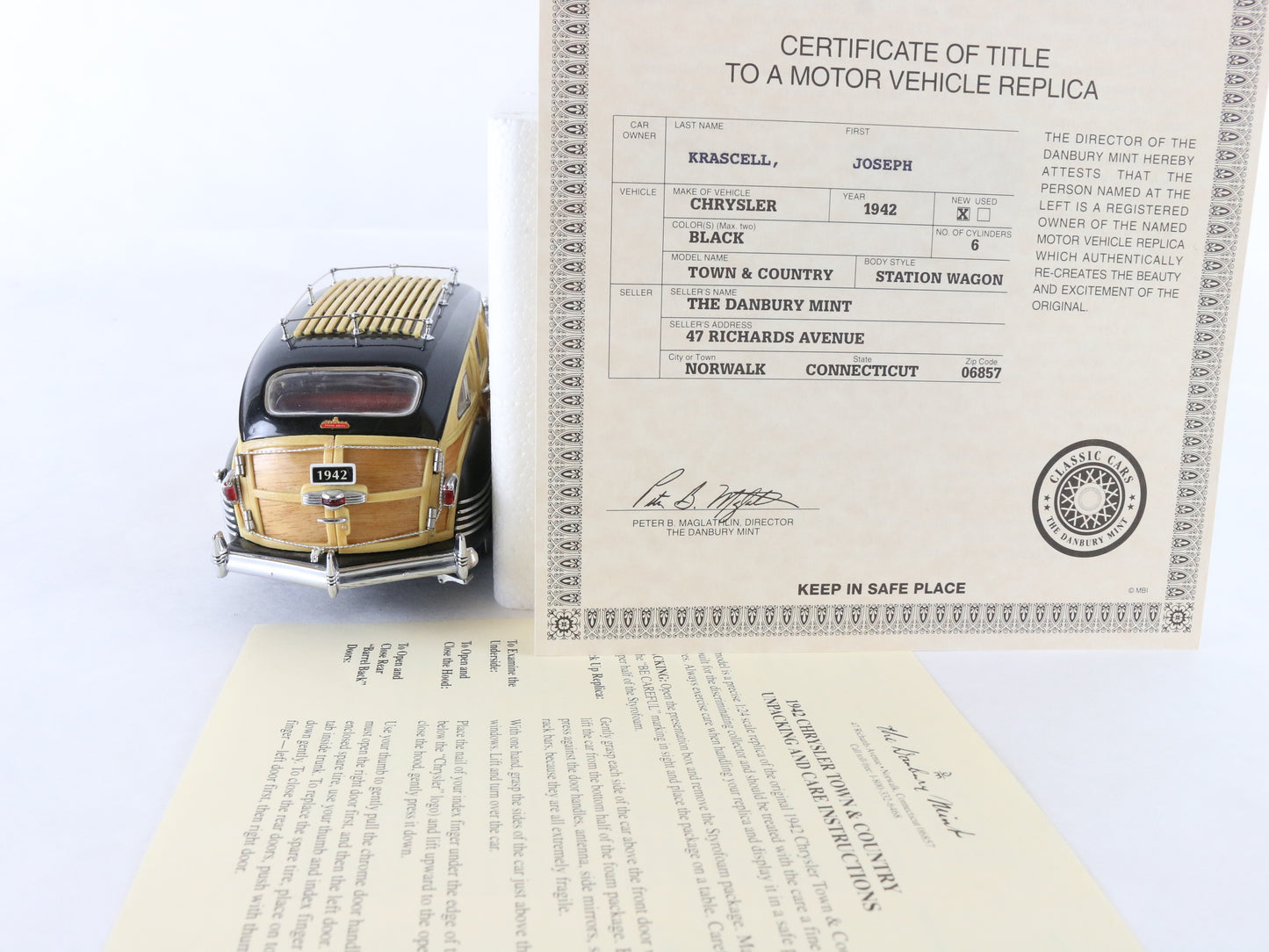 1942 Chrysler Town & Country Black Wood Panel Danbury Mint 1:24 Diecast Model