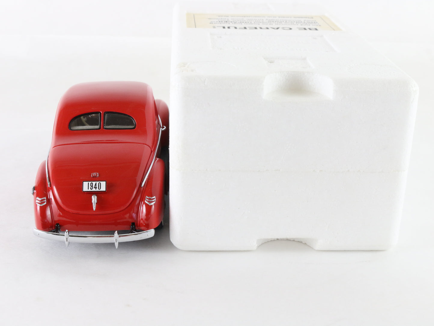 1940 Ford Deluxe Coupe Red Danbury Mint 1:24 Diecast Model Car