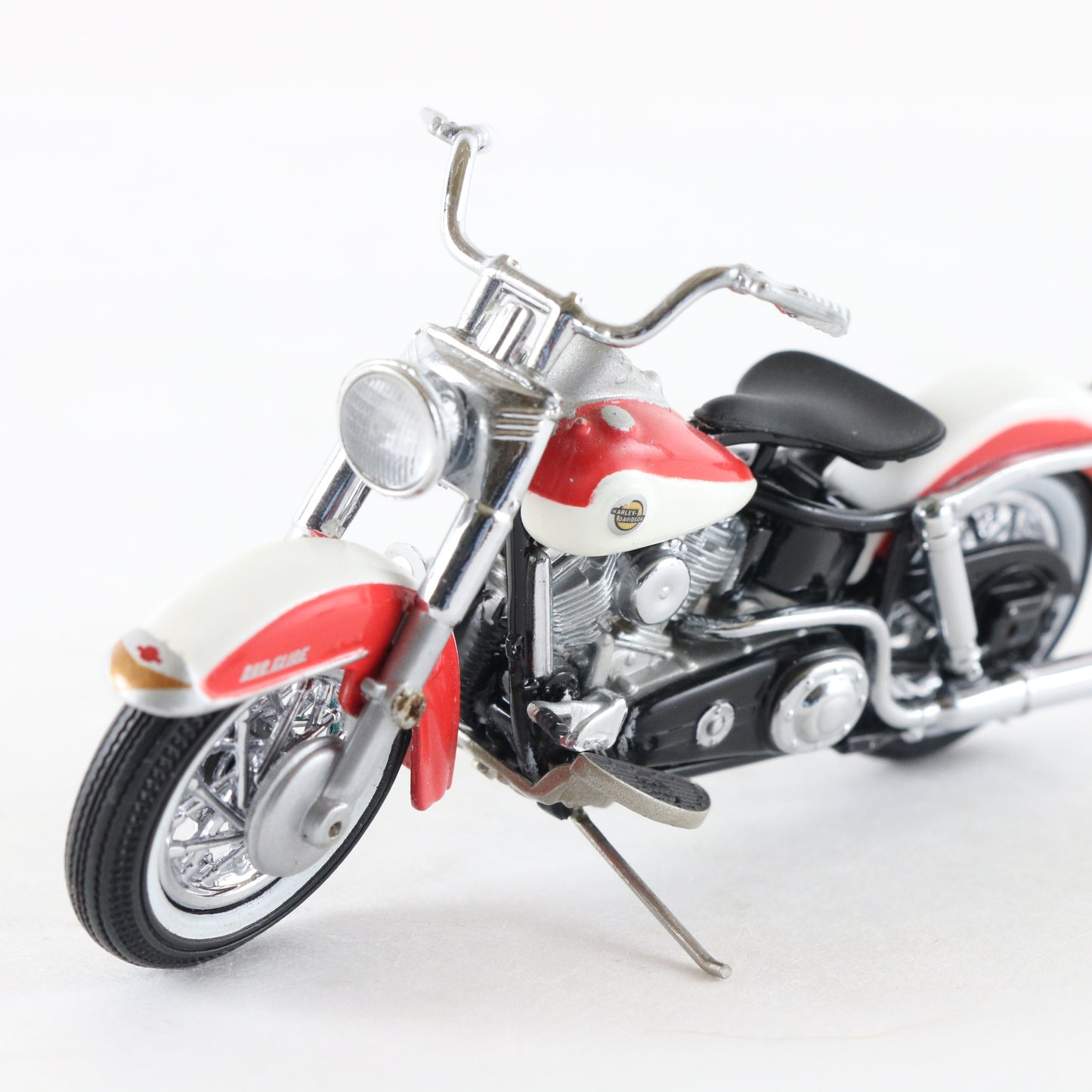 1958 Harley Davidson Duo-Glide Red White Franklin Mint 1:24 Model Motorcycle