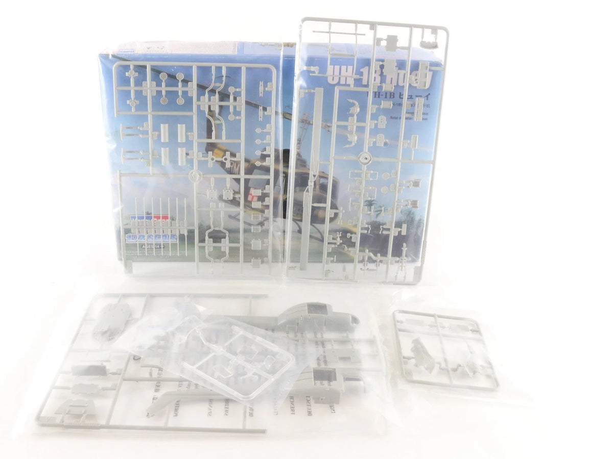 UH-1B Huey Attack Helicopter Bell Hobby Boss 1:72 87228 Military Kit