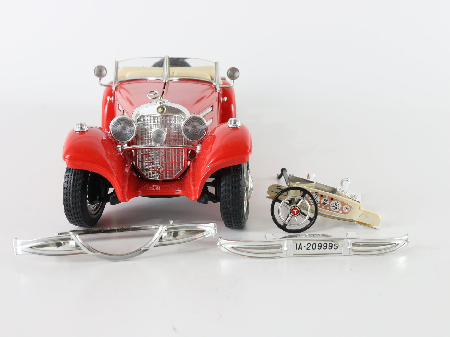1936 Mercedes Benz 500 K Roadster Red Bburago 1:20 Model Car 3020