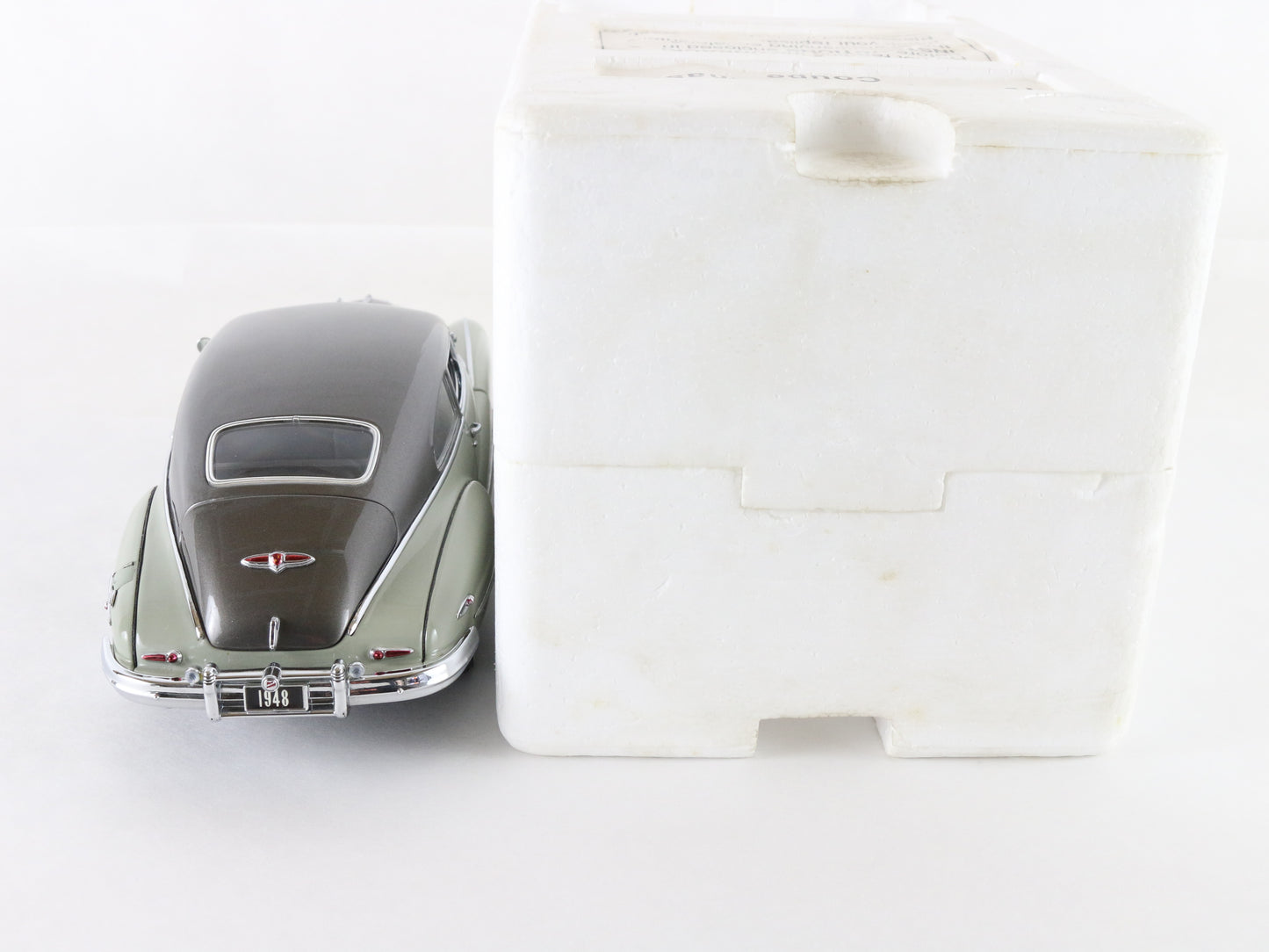 1948 Buick Roadmaster Coupe Green Gray Danbury Mint 1:24 Diecast Model Car