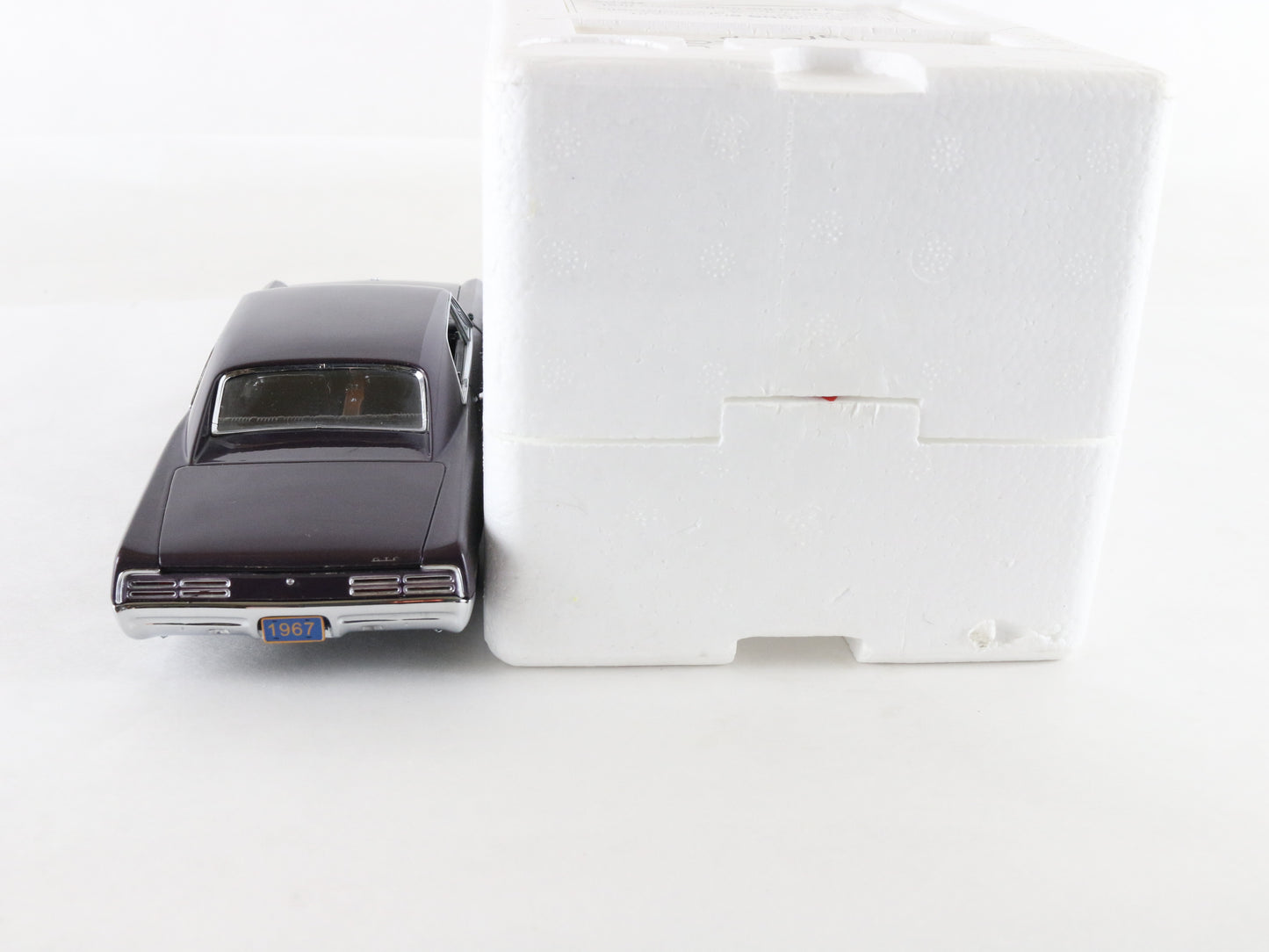 1967 Pontiac GTO Hardtop Dark Purple Danbury Mint 1:24 Diecast Model AS-IS