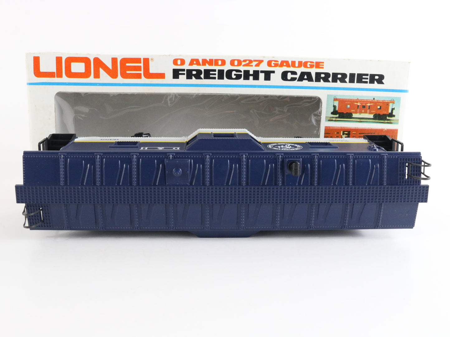 Delaware & Hudson D&H 9355 Illuminated Bay Window Caboose Lionel O 6-9355 lighted caboose for realistic operation