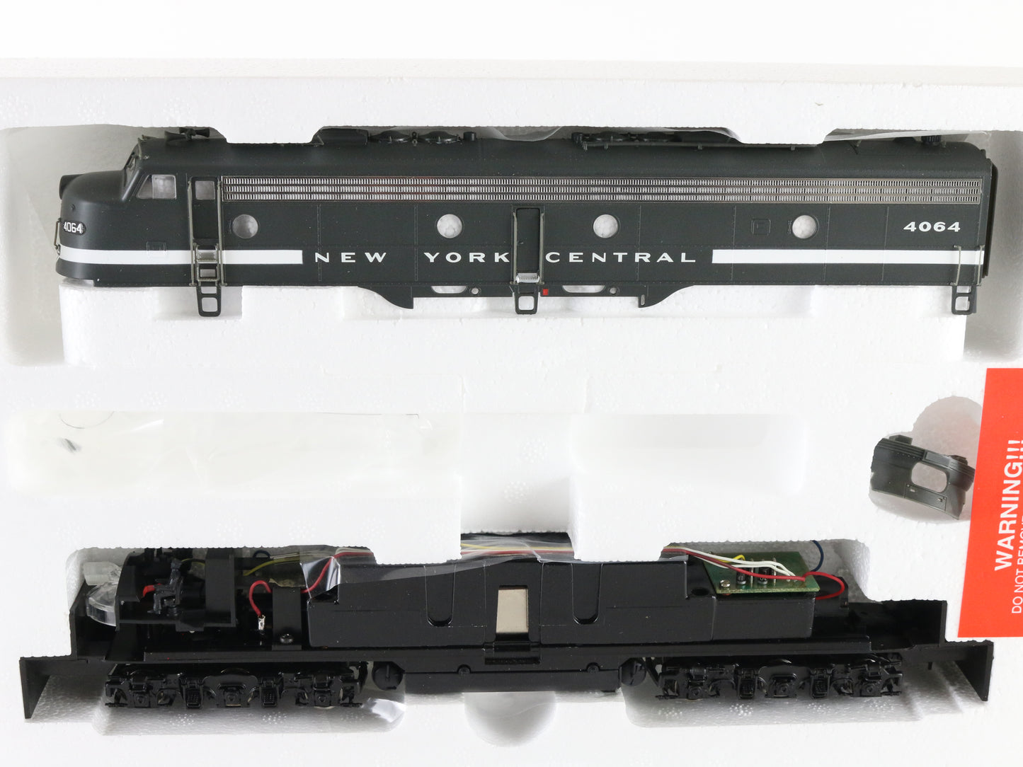 Proto 2000 HO NYC 4064 E8/9 Diesel Locomotive