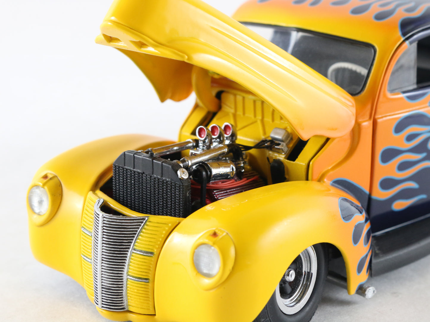1940 Ford Hot Rod Blue W/ Flames Danbury Mint 1:24 Model Car