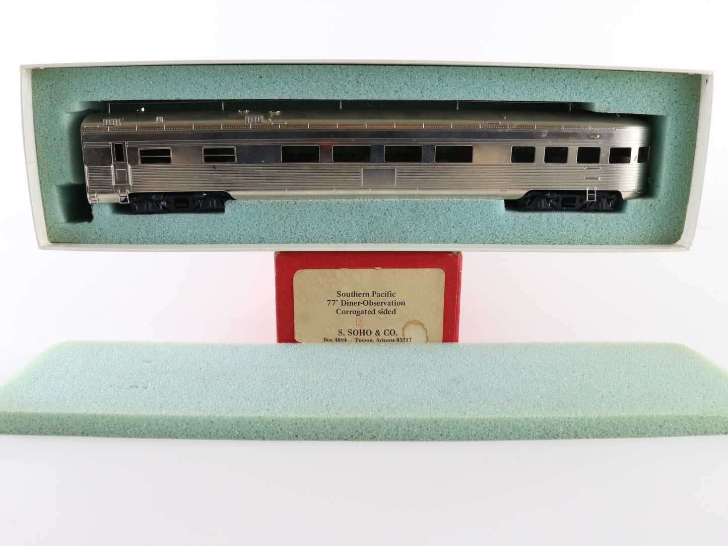 SOHO HO Southern Pacific SP 77' Corrugated Side Diner Observation Passenger Car Model