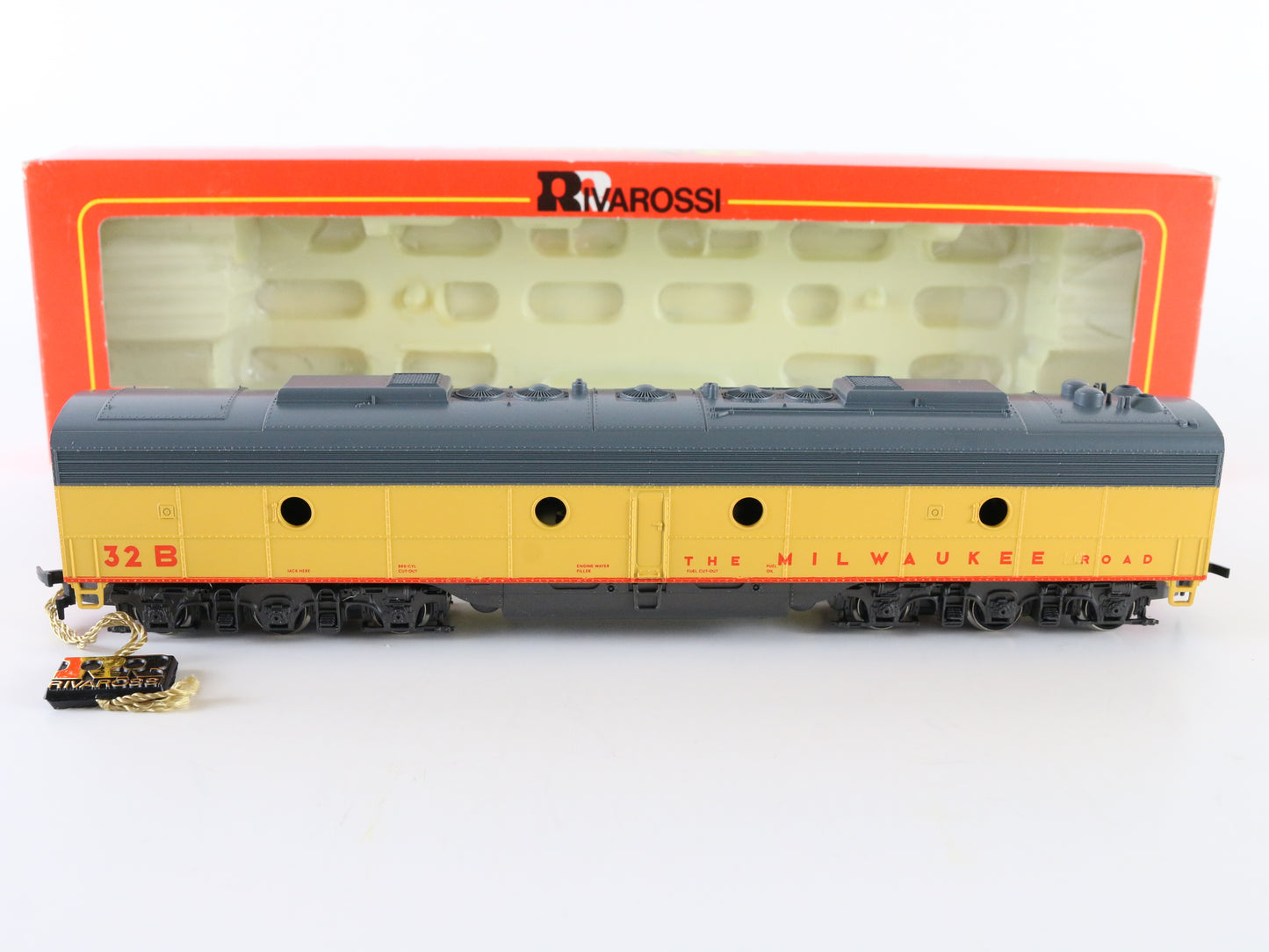 Rivarossi HO Milwaukee Road 32b EMD E8B Diesel Dummy Locomotive