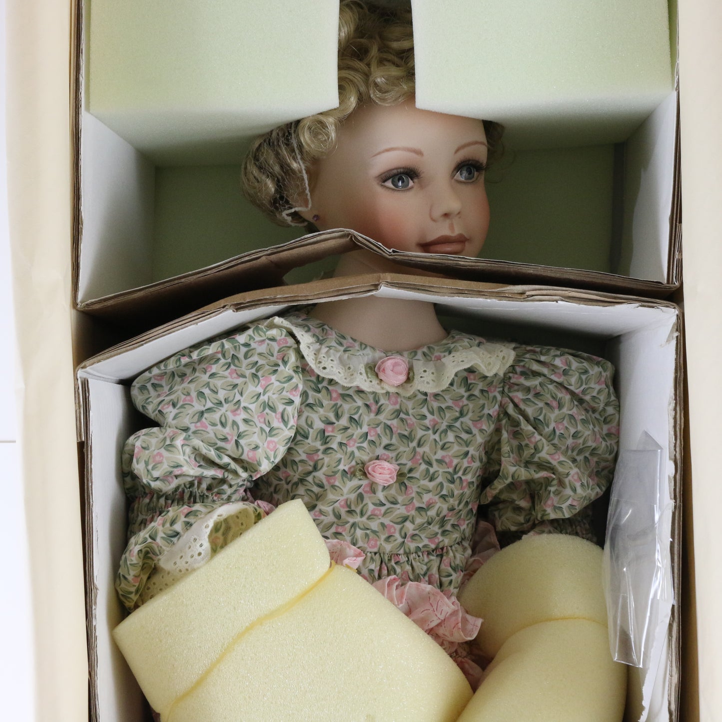 Kathleen? Elite Dolls Large 30" Porcelain Doll W/ Box & Accessories