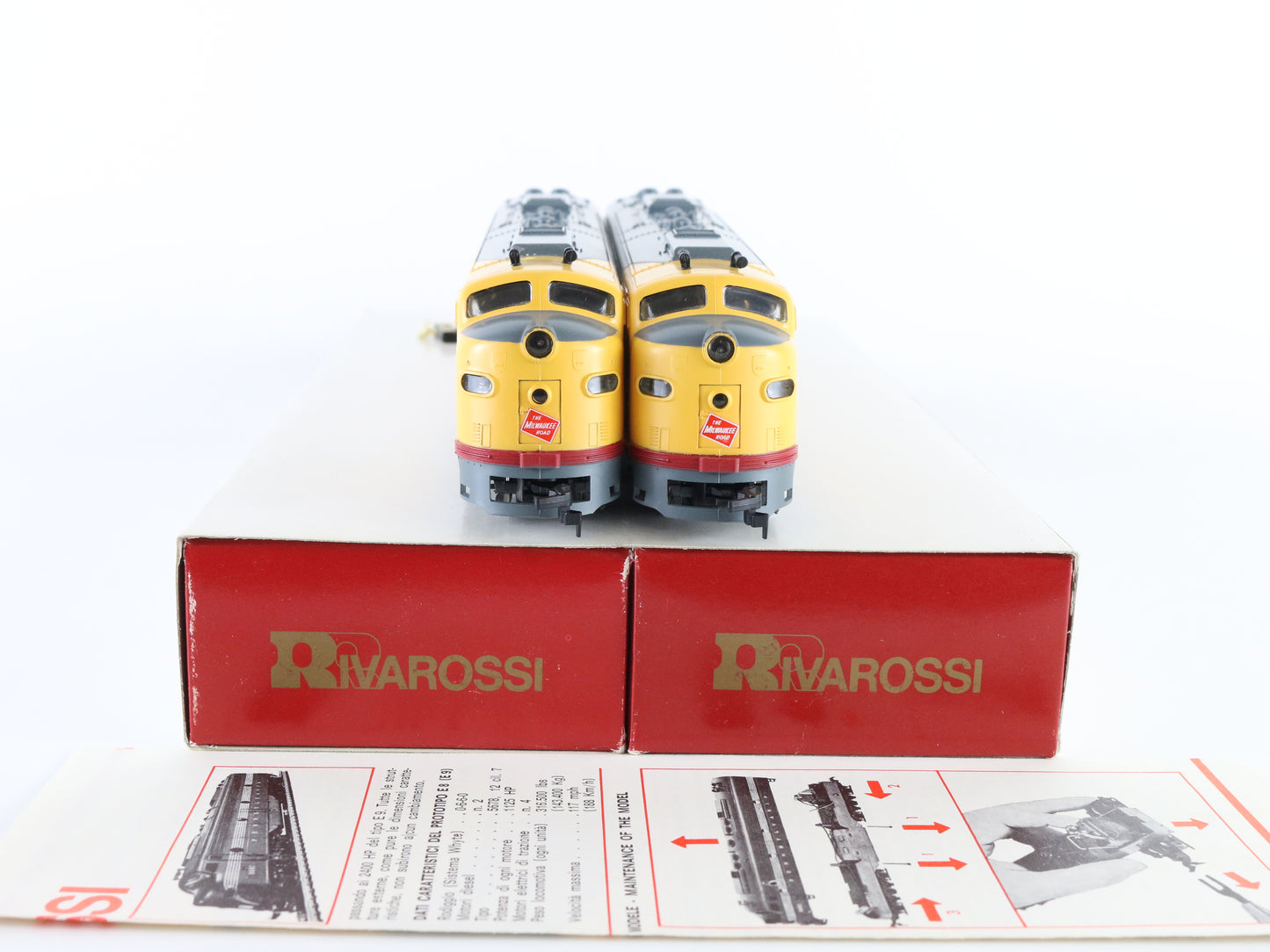 Rivarossi HO Milwaukee Road 32 EMD E8 Diesel Locomotives AA Set