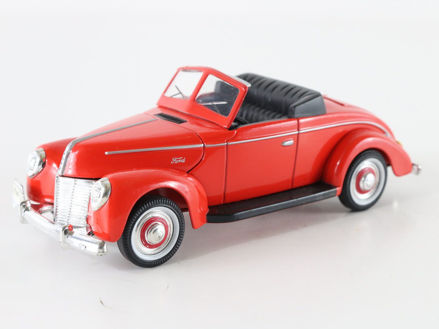 1940 Ford Roadster Convertible Red & Black Golden Wheel Model Car 1:32