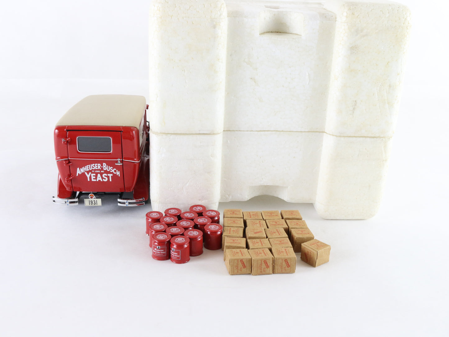 1931 Budweiser Delivery Truck Red Tan Danbury Mint 1:24 Diecast Model Car