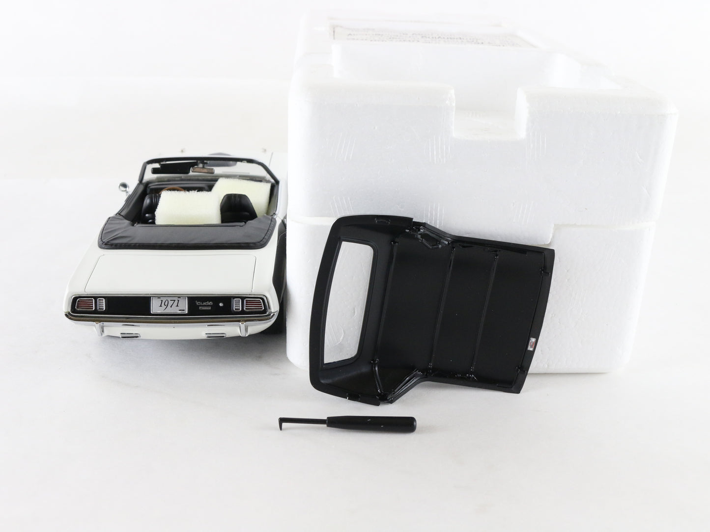 1971 Plymouth Hemi Cuda Barracuda Convertible White Black Danbury 1:24 Diecast
