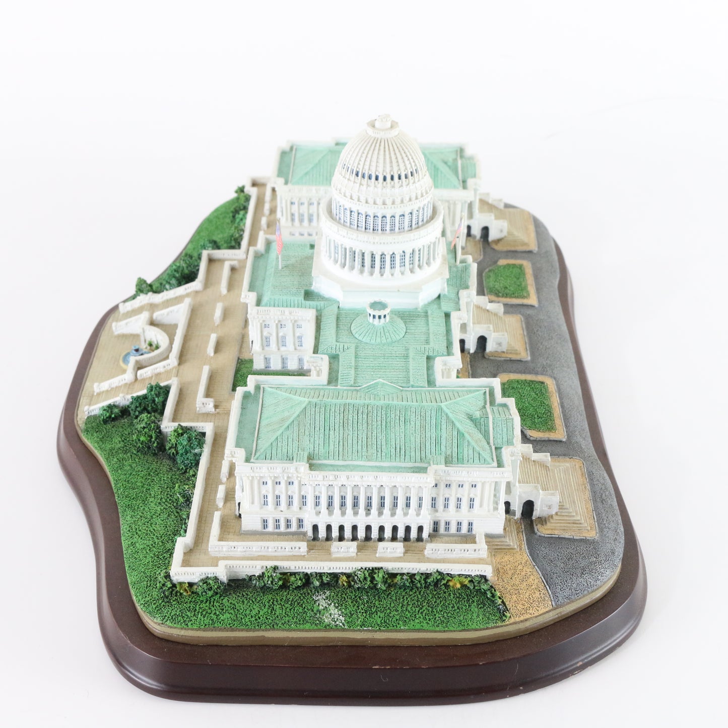The US United States Capitol Building Sculpture 11.5" Danbury Mint