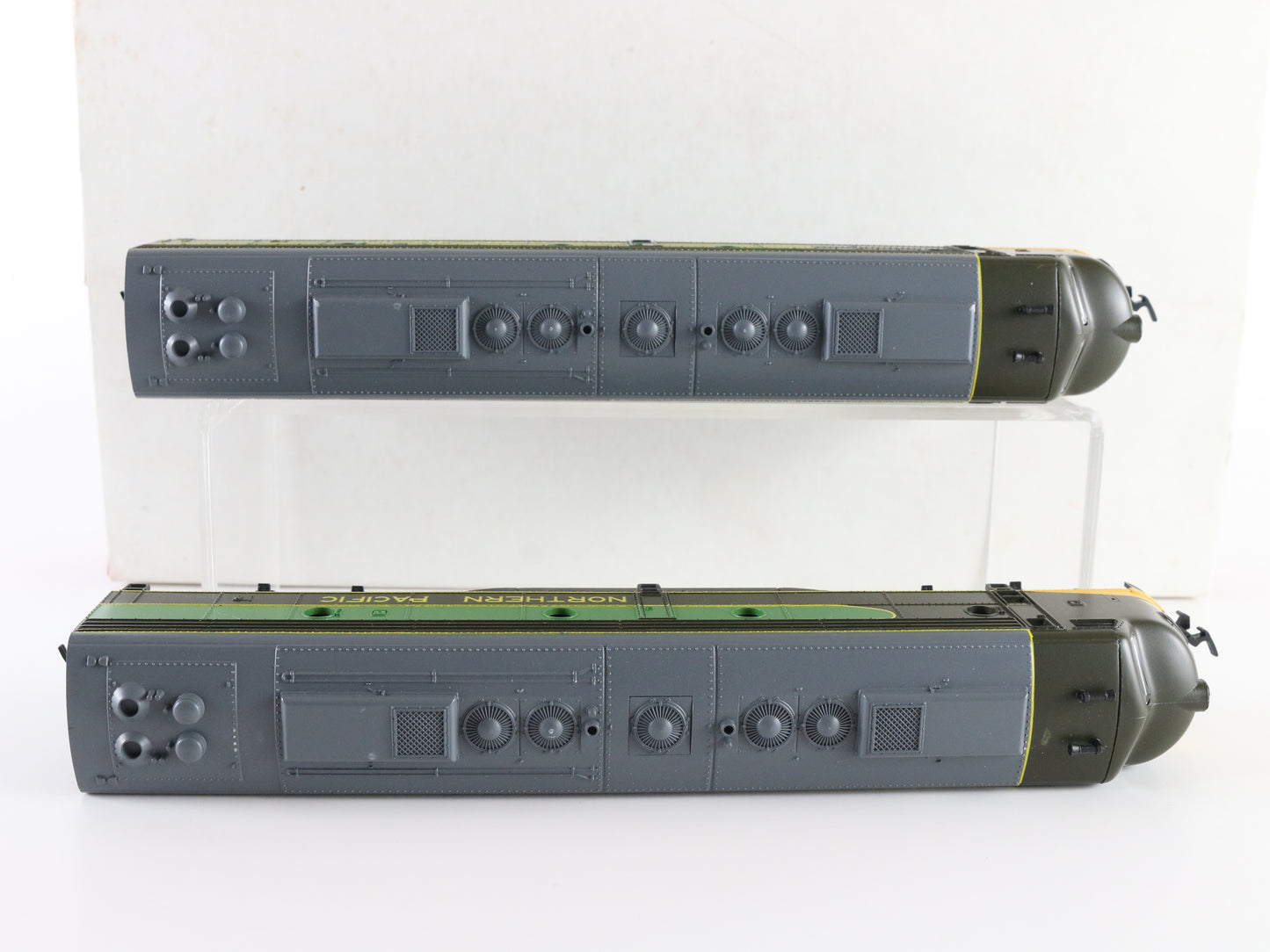 Rivarossi HO Northern Pacific EMD E8 Diesel Locomotives Set of 2