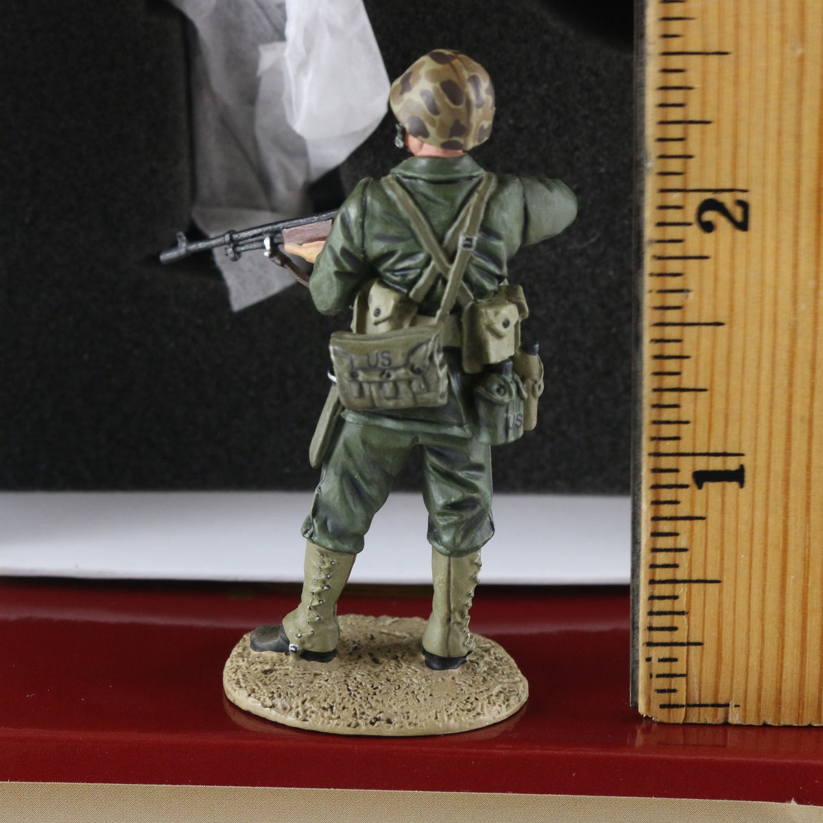 US Marine W/ Bar Rifle 1943-45 WW2 Soldier Britains 1:30 13027 Metal Figure