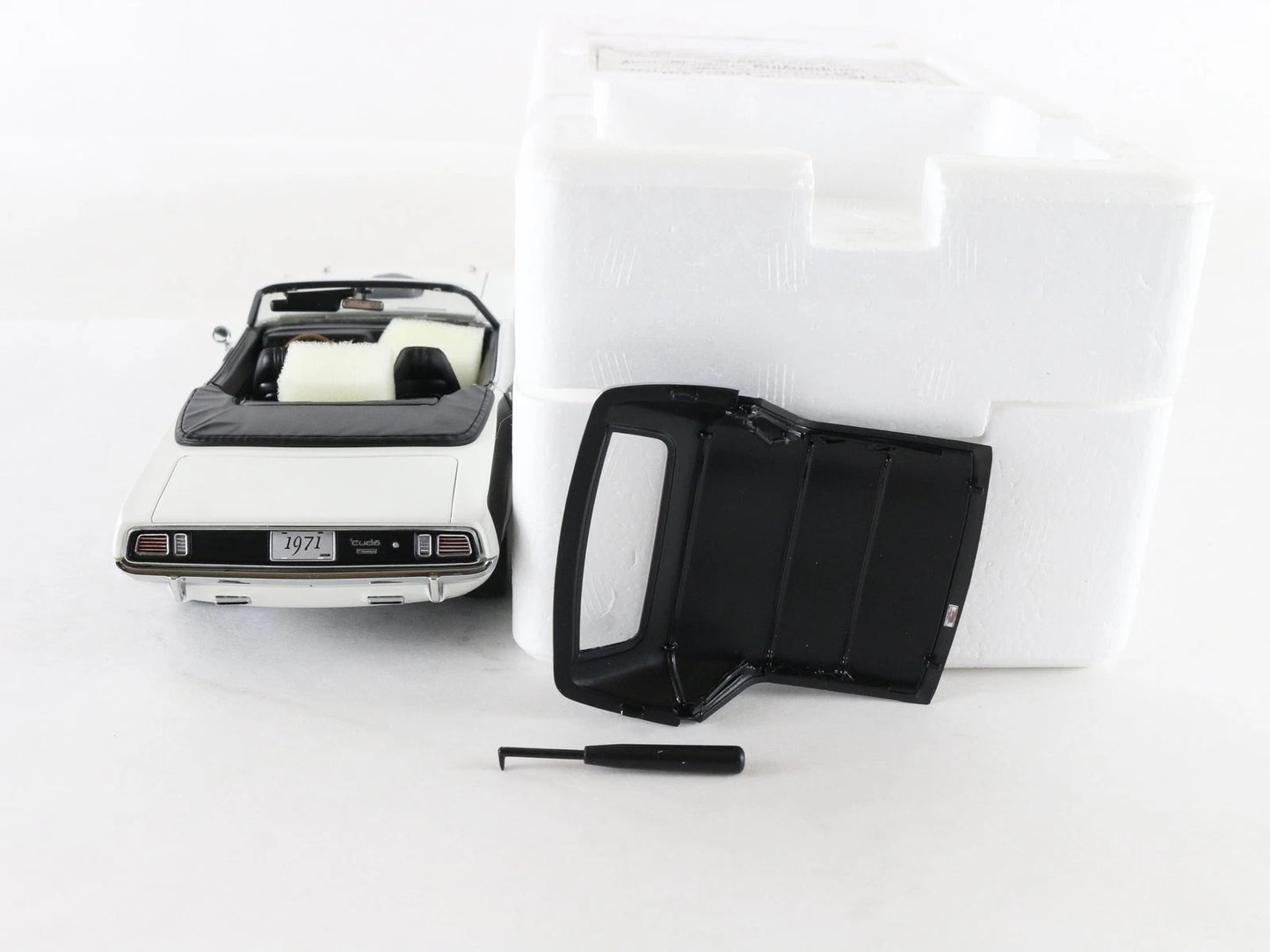 1971 Plymouth Hemi Cuda Barracuda Convertible White Black Danbury 1:24 Diecast