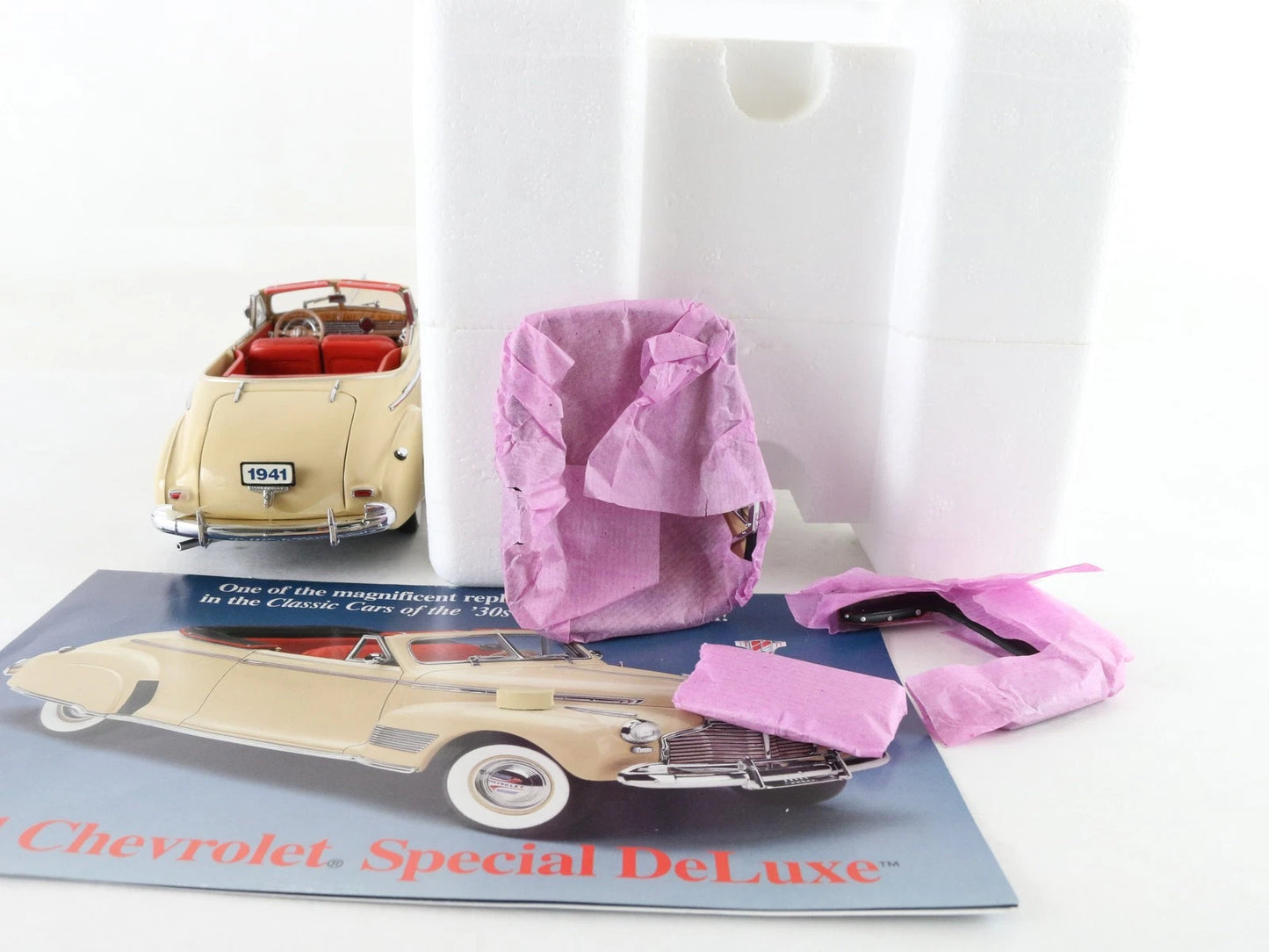 1941 Chevrolet Special Deluxe Convertible Tan Red Danbury Mint 1:24 Diecast