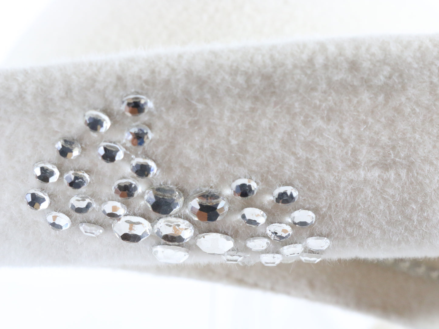 George Zamaul New York Ladies Boutique White Felt Hat W/ Rhinestones 7 56cm