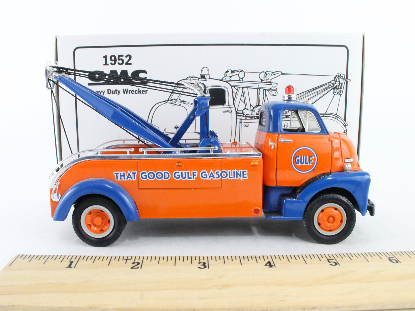 1952 GMC Heavy Duty Wrecker Gulf Gasoline First Gear 1:34 Scale Model