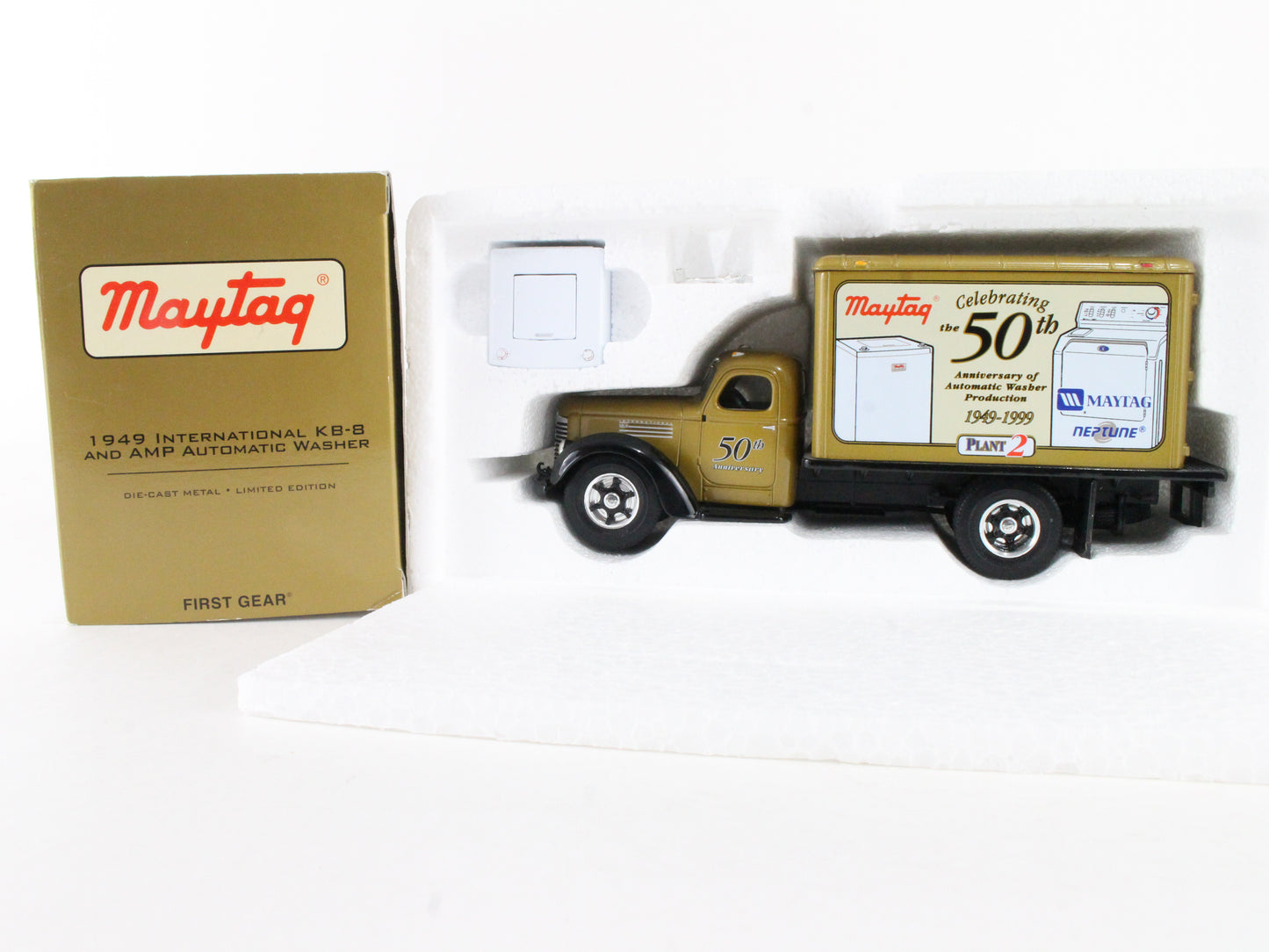 1949 International KB-8 Maytag First Gear Scale Model 19-2432LE