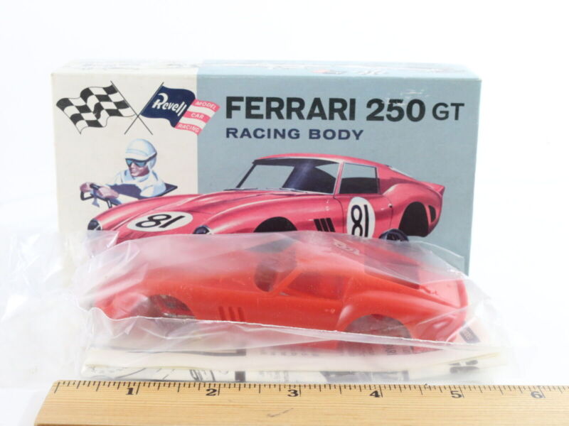 Ferrari 250 GT Racing Body Red 1:32 R-3201:100 Vintage Revell Model Kit