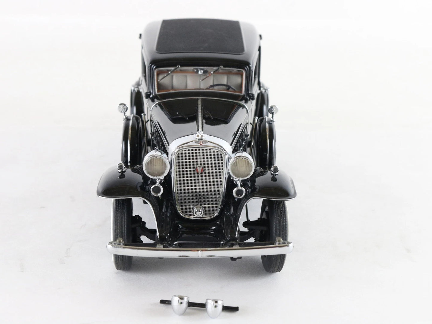 1932 Cadillac V-16 Sedan Black Danbury Mint 1:24 Diecast Model Car