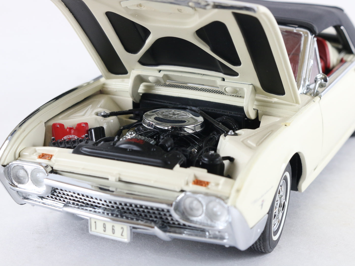 1962 Ford Thunderbird Sports Roadster Convertible Danbury Mint 1:24 Model Car