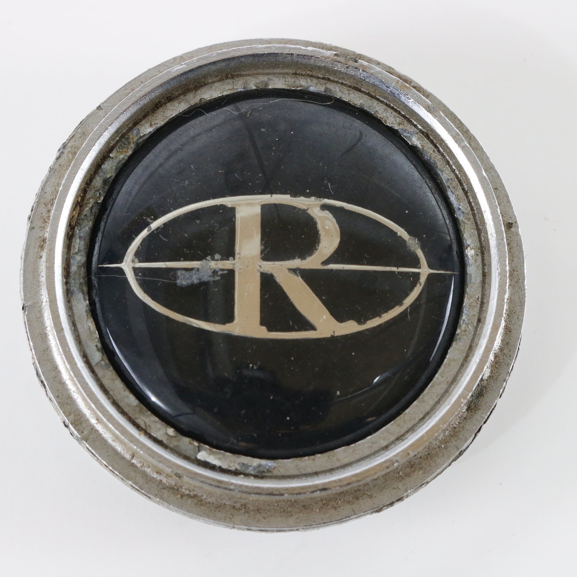 Vintage 1980s Buick Riviera Wire Wheel Cover Cap Emblem Badge